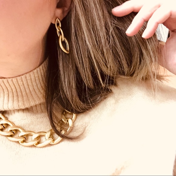 Hi, thanks for checking out my closet! 😊 - Picture 1 of 1